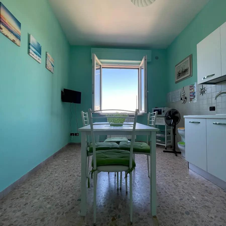 Appartamento_solemare_san_vincenzo_cucina